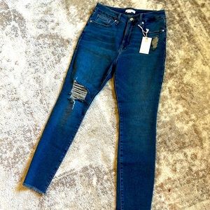 Good American. Good Legs Crop Fray Hem. Size 8/29.